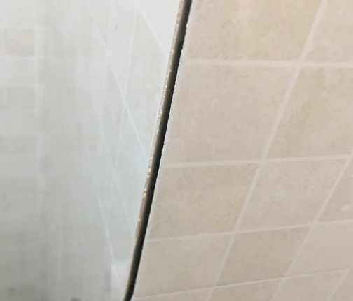 阜新市瓷砖空鼓维修公司分享阳台瓷砖脱落的修复过程可以分为以下几个步骤